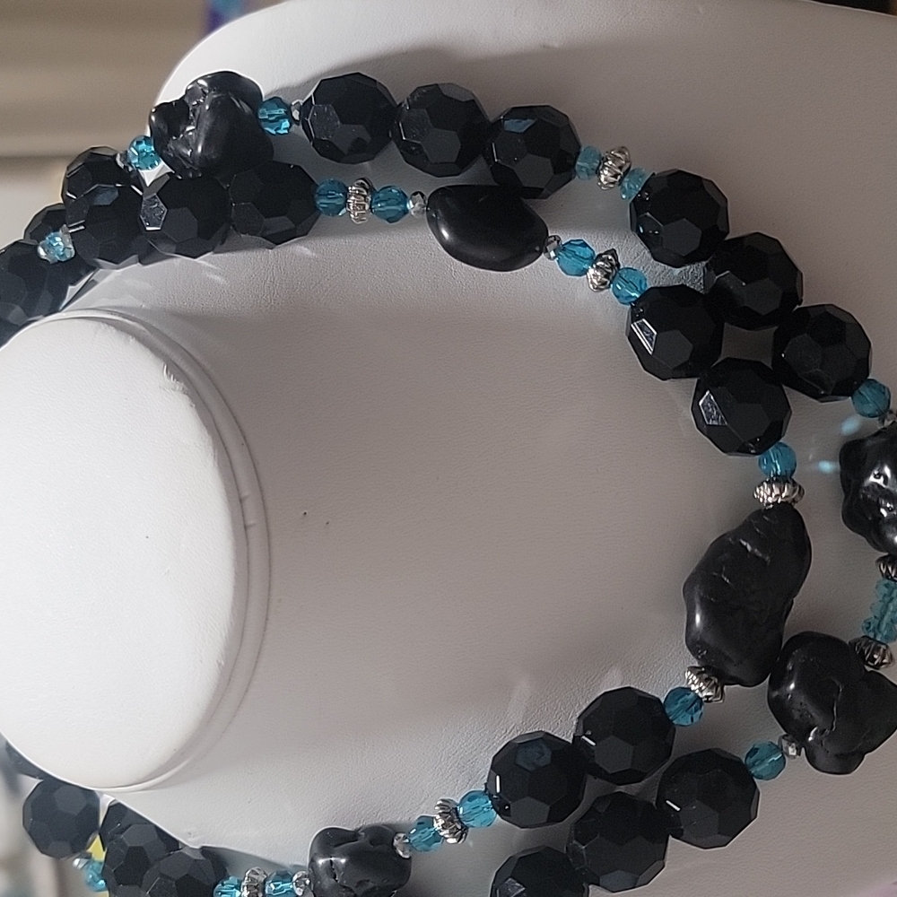 Necklece - Picture 3 of 4